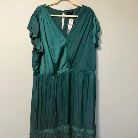 NWT Lane Bryant  emerald green pleated dress - Picture 1 of 7